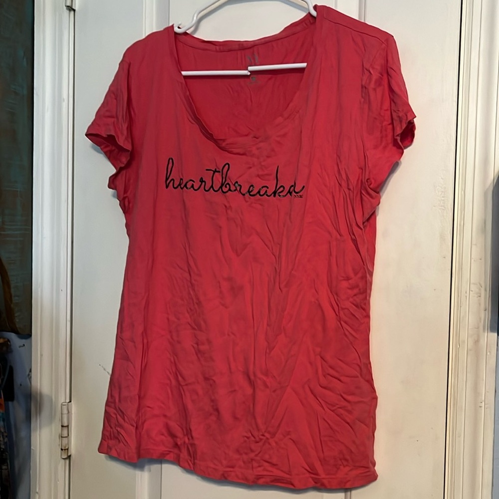 New York & Company size XLARGE pink tee w/Heartbreaker on the front. LIKE NEW